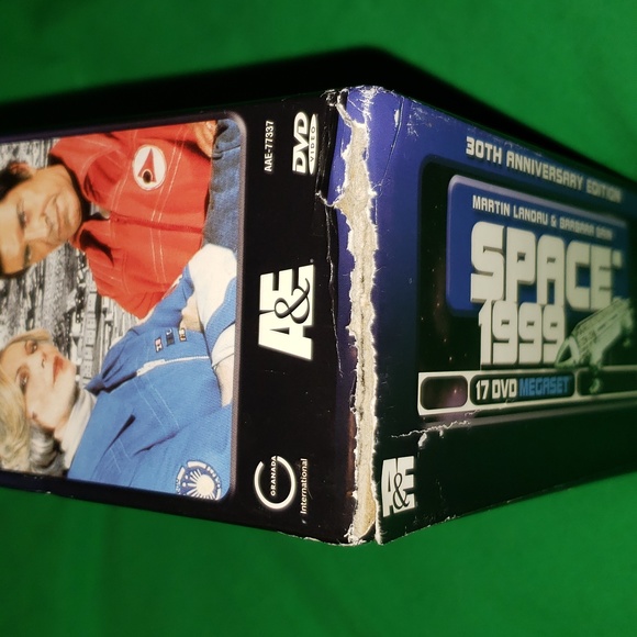 Space 1999 30th Anniversary Edition 17 DVD Box Set - Picture 6 of 6